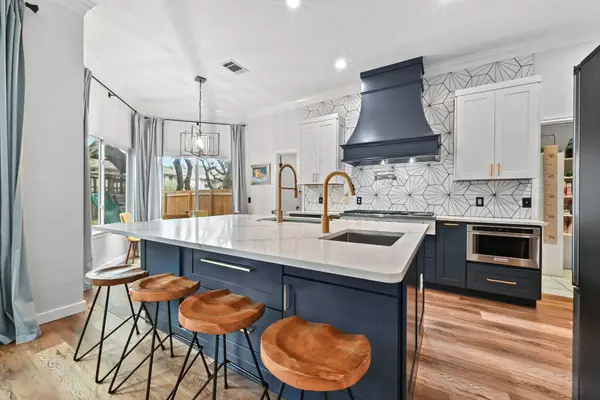 6609 W Oasis Dr, Austin, TX 78749