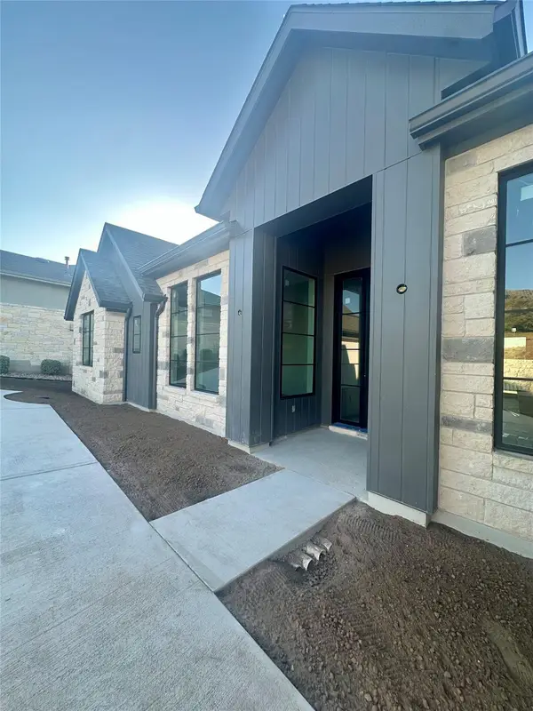 402 Sweet Grass Ln, Austin, TX 78738