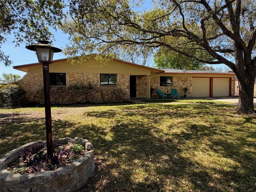 141 Oaklane Dr, Universal City, TX 78148 - #2