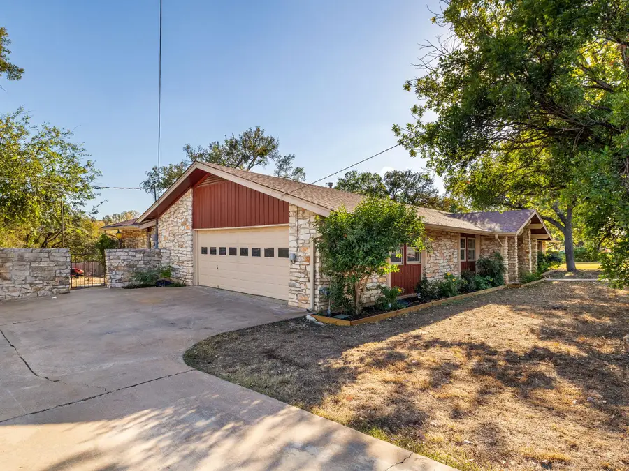 806 Country Club Rd, Georgetown, TX 78628 - #3