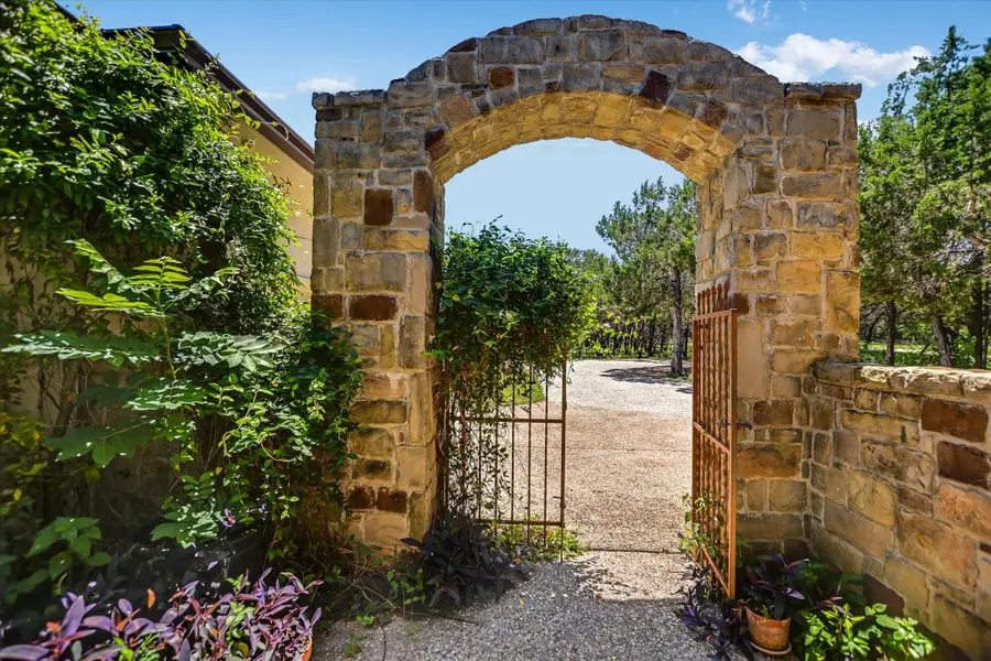 831 Southriver Rd, Wimberley, TX 78676 - #3