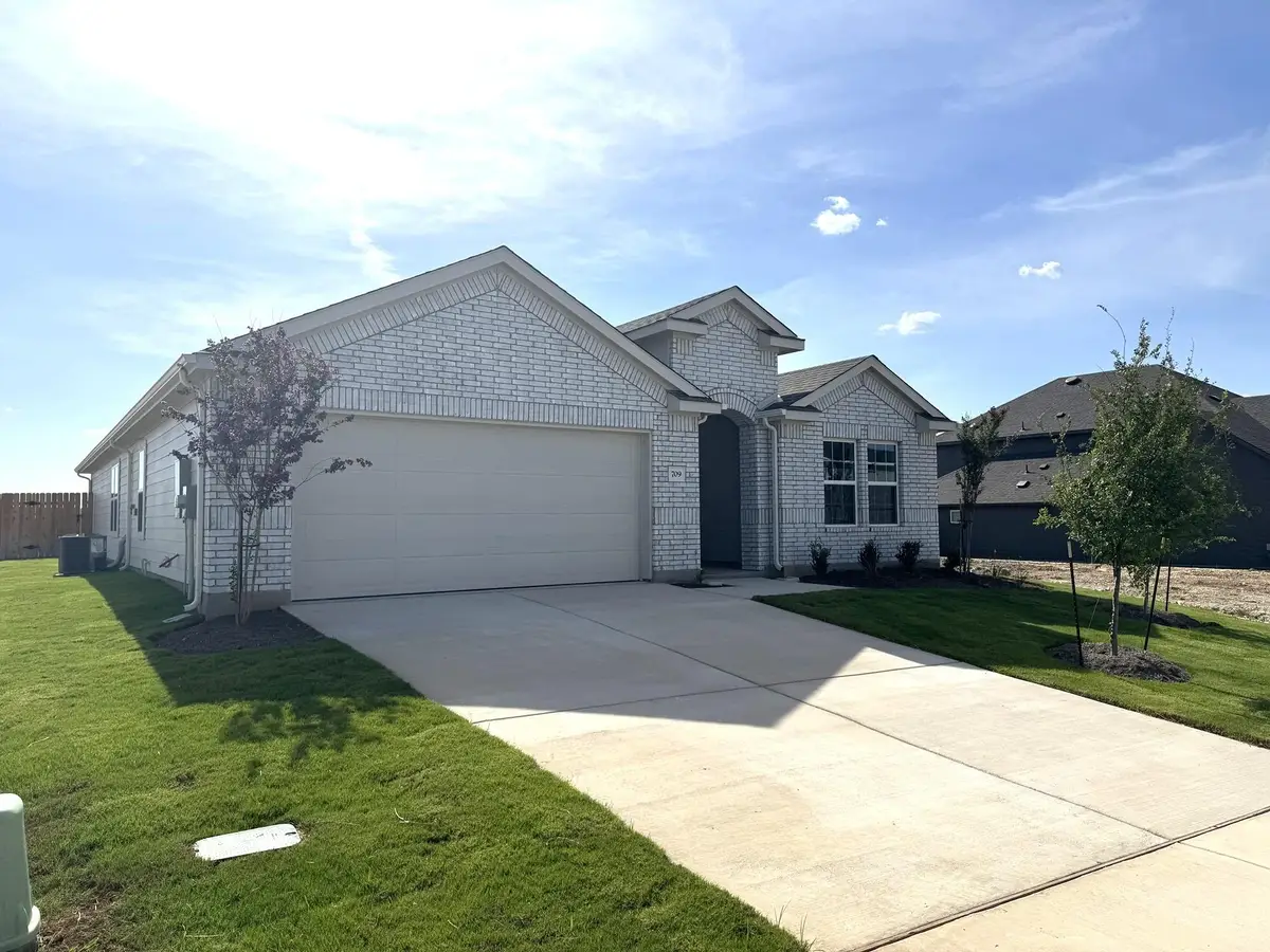 709 Red Wolf Dr, Jarrell, TX 76537 - #1