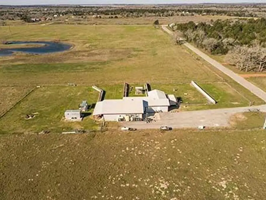 142 Zimmerhanzel Rd, Flatonia, TX 78941 - #2