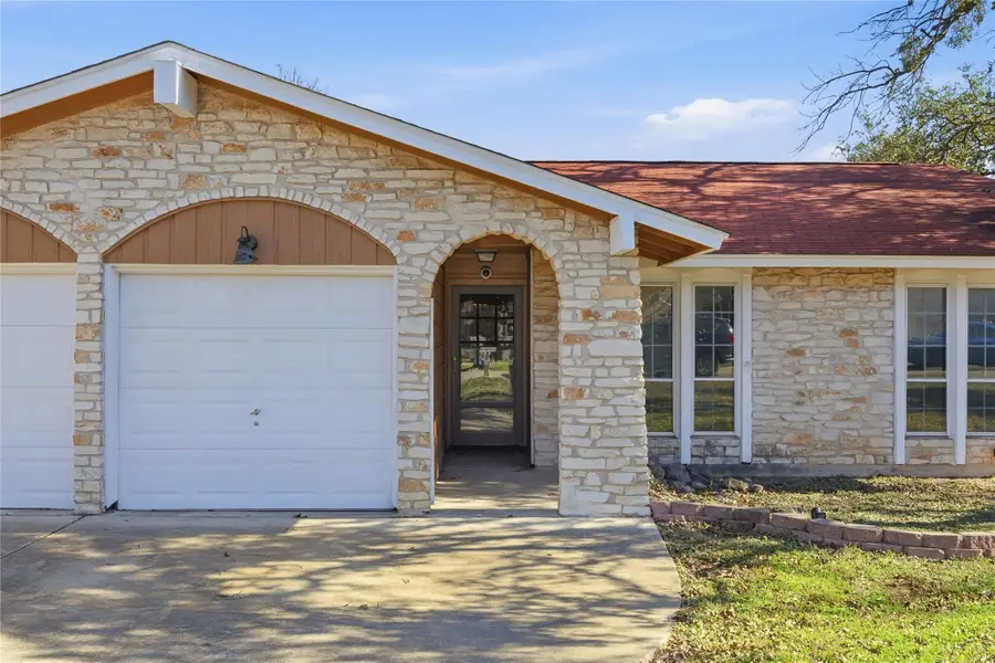2204 N Celia Dr, Cedar Park, TX 78613 - Image #2