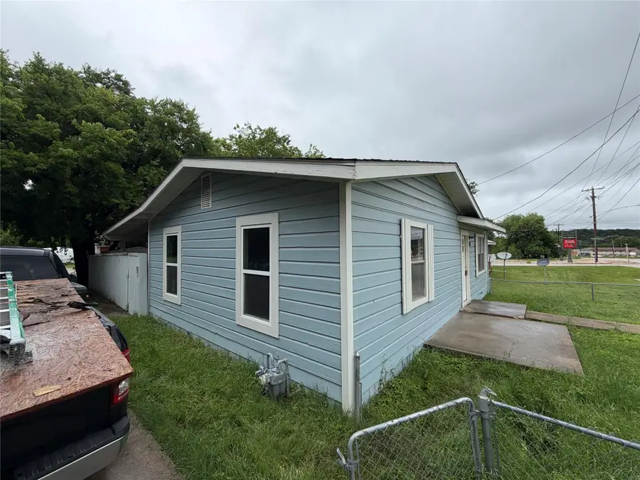 403 N 1st St, Copperas Cove, TX 76522 - #2