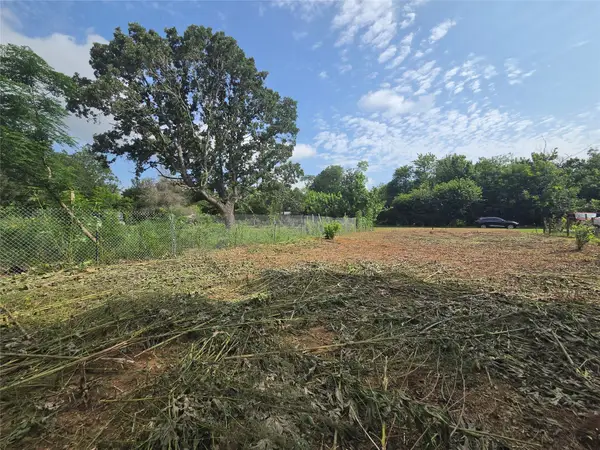 327 Houston Elgin, Tx 78621 St, Elgin, TX 78621