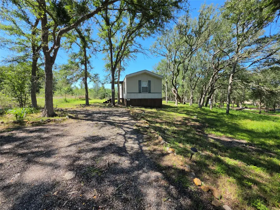 113 Valley Ln, Smithville, TX 78957 - #2