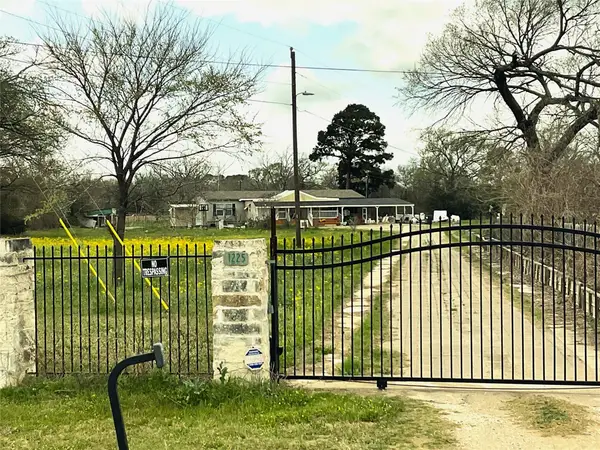 1225 W Highway 71 Highway W, Smithville, TX 78957