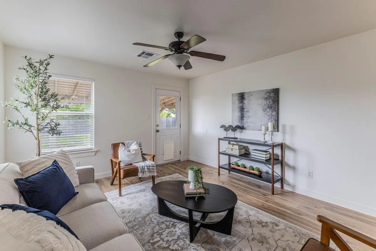 203 Wegstrom St, Hutto, TX 78634 - #1