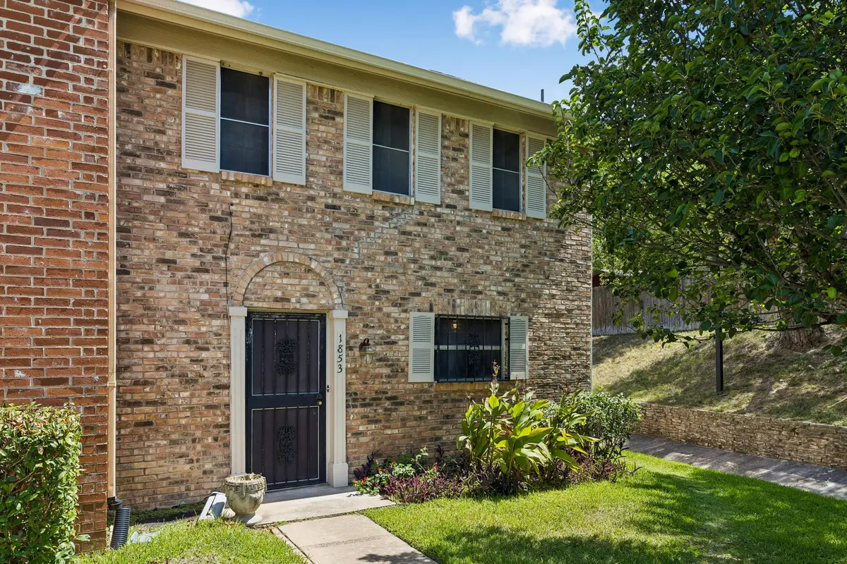 1853 Coronado Hills Dr, Austin, TX 78752 - #1