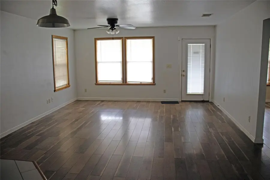 633 S Commerce St, Lockhart, TX 78644 - #3