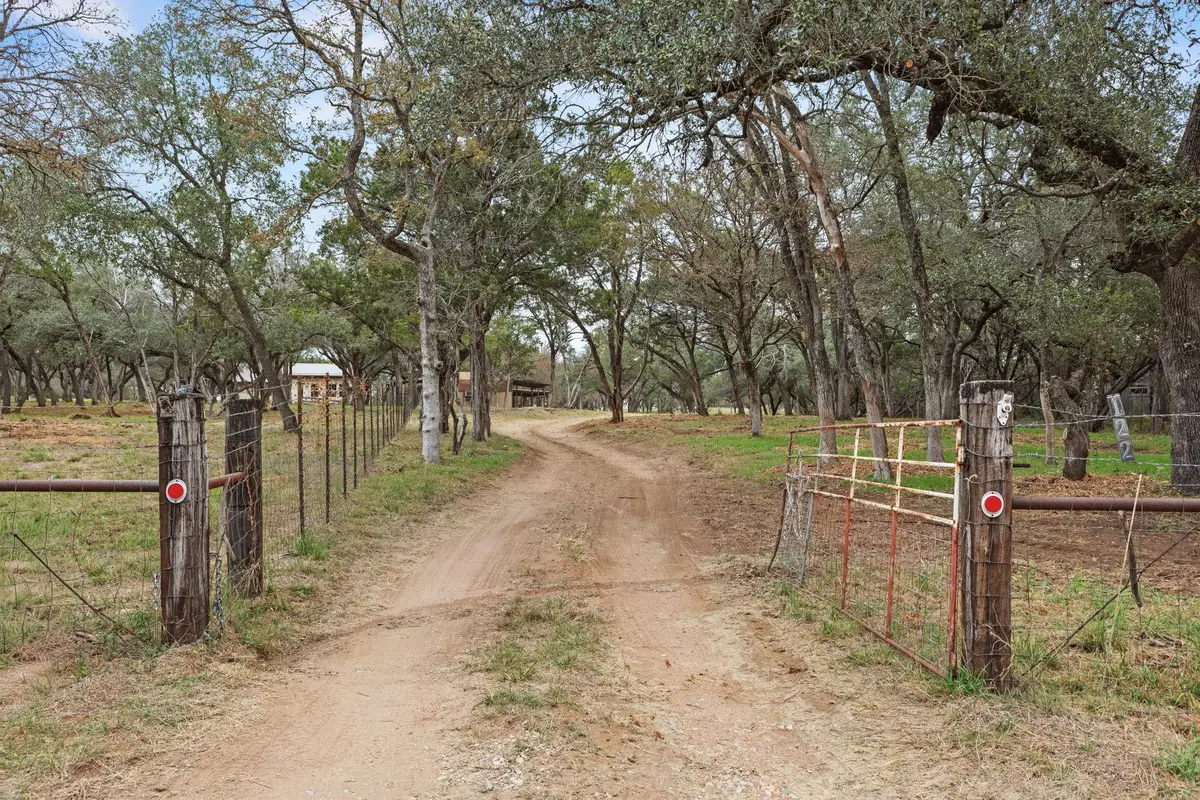 122 Winding Creek Rd, Spicewood, TX 78669 - Image #1