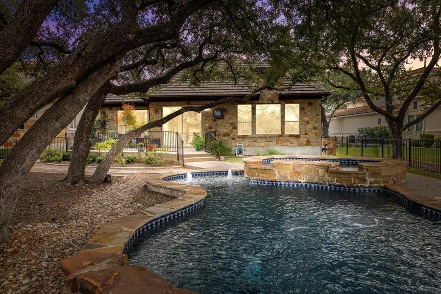 309 Grand Oaks Ln, Georgetown, TX 78628 - Image #2