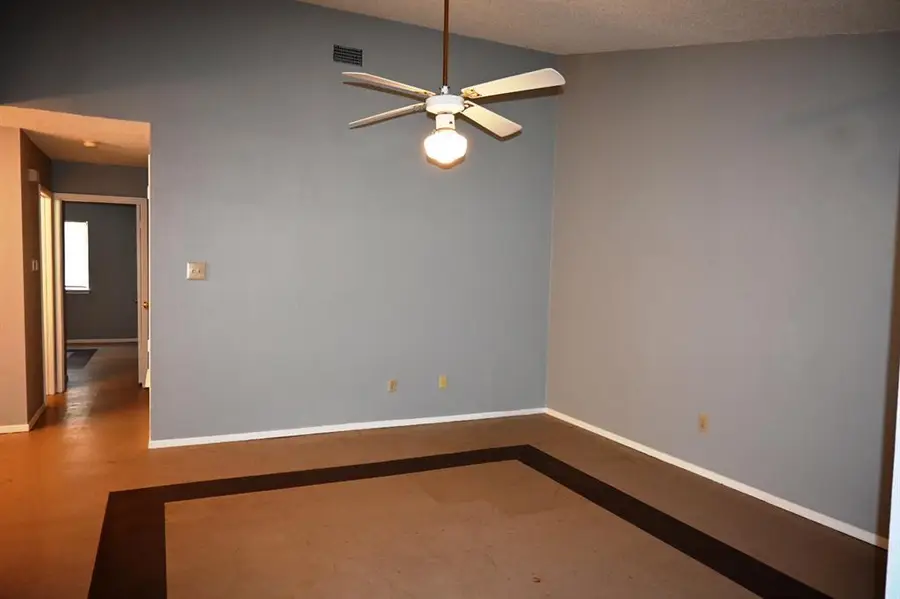 817 Lexington Rd, Elgin, TX 78621 - #3