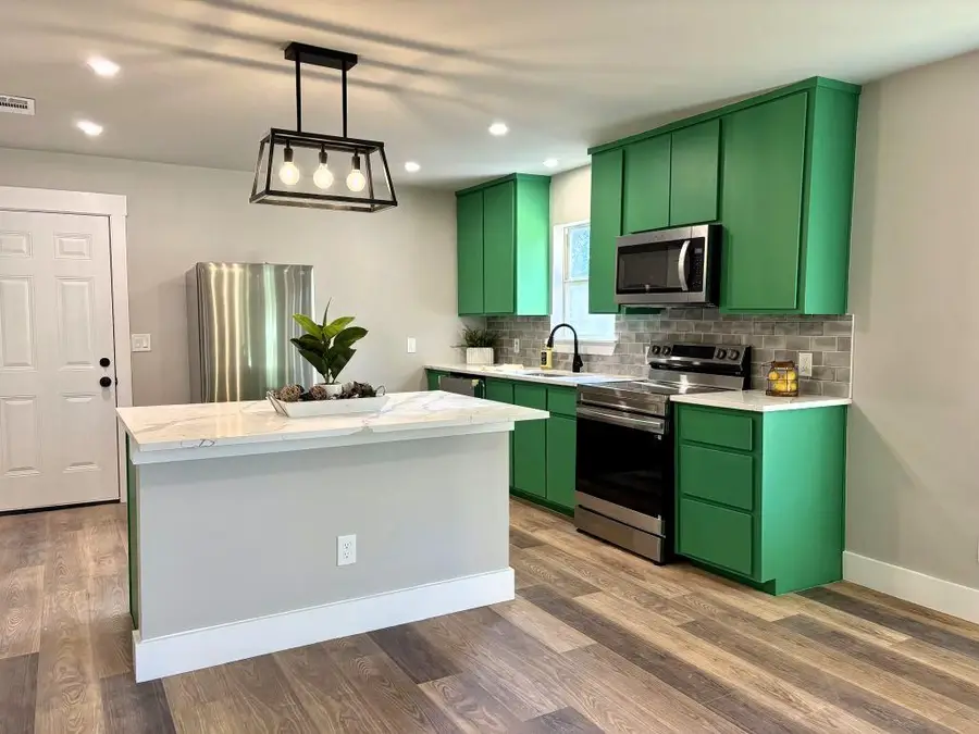 1902 N Fannin Ave, Cameron, TX 76520 - Image #2