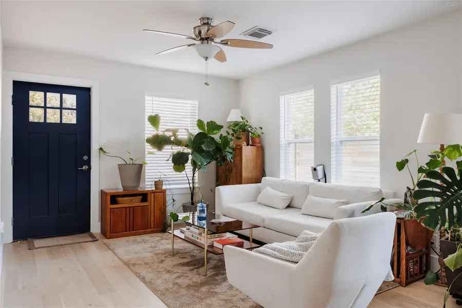 827 Gullett St, Austin, TX 78702 - Image #3