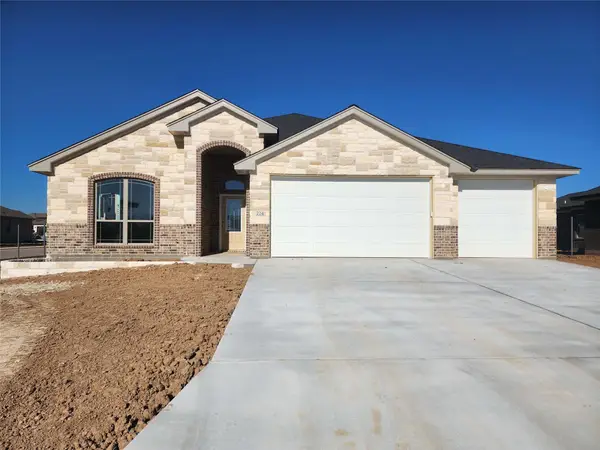 724 Golden Eagle Dr, Salado, TX 76571