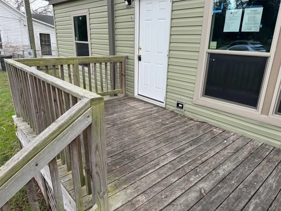 118 W 8th St, Flatonia, TX 78941 - #2