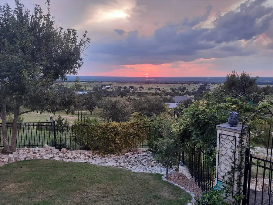 504 Cedar Mountain Dr, Marble Falls, TX 78654 - Image #2