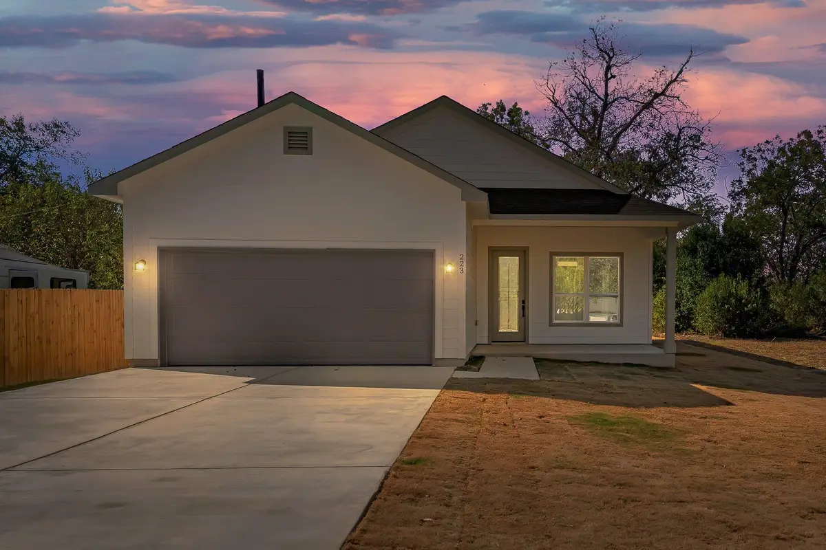 223 W Allen St, Bartlett, TX 76511 - Image #1