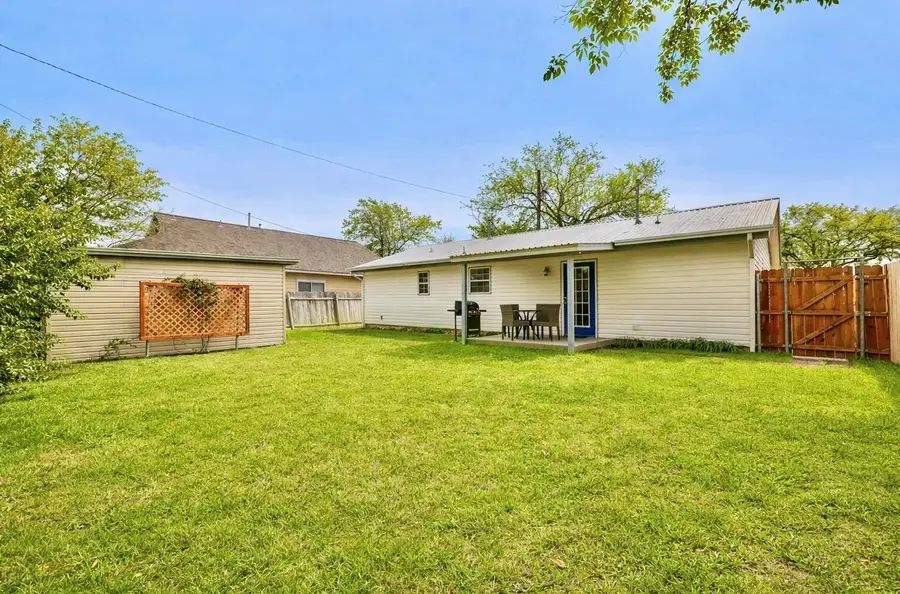 803 E 3rd St, Georgetown, TX 78626 - #2