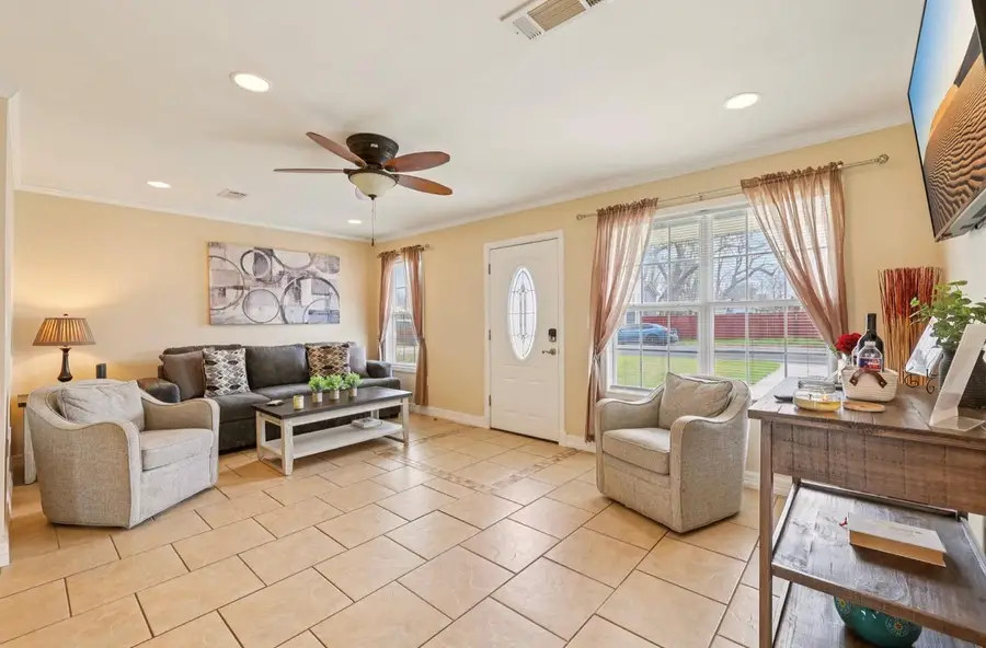 803 E 3rd St, Georgetown, TX 78626 - #3