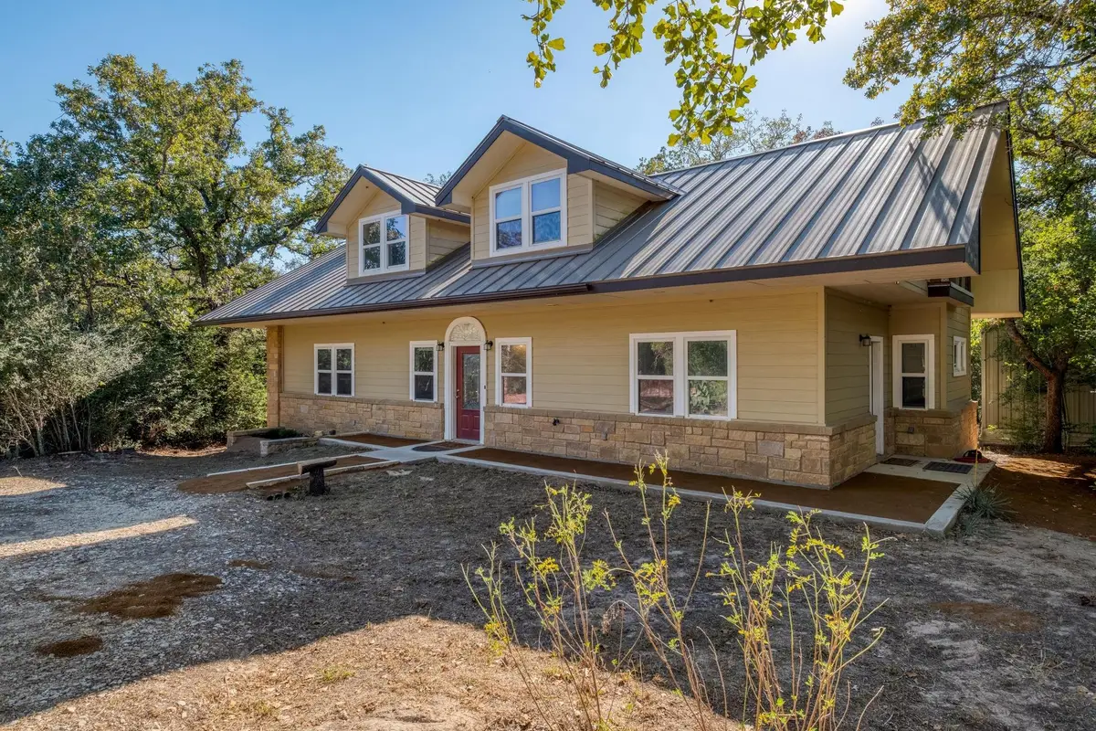 123 Bowie Trl, Luling, TX 78648 - Image #1