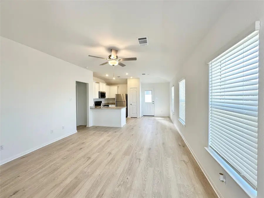 129 Paradise Canyon Dr, Jarrell, TX 76537 - #2