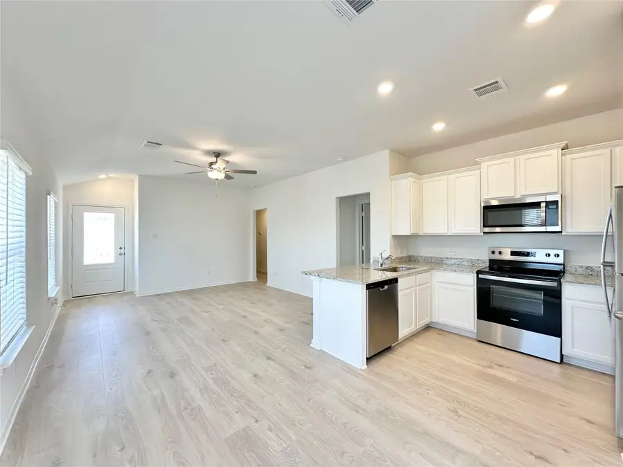 129 Paradise Canyon Dr, Jarrell, TX 76537 - #3