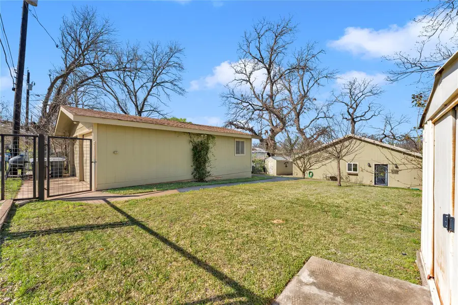 1108 S Lakeside Dr, Burnet, TX 78611 - #2