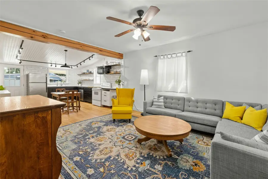 911 W 3rd St #1-2, Taylor, TX 76574 - #2