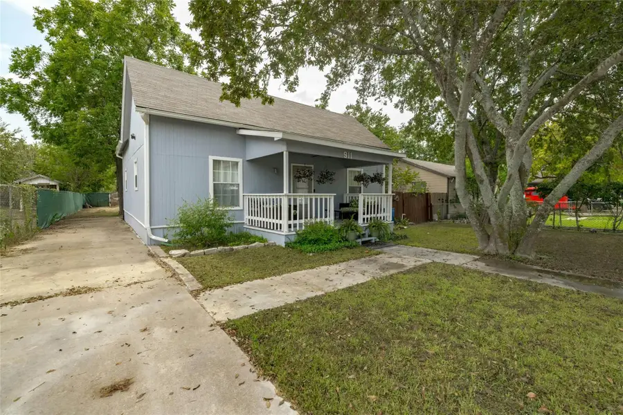 911 W 3rd St #1-2, Taylor, TX 76574 - #3