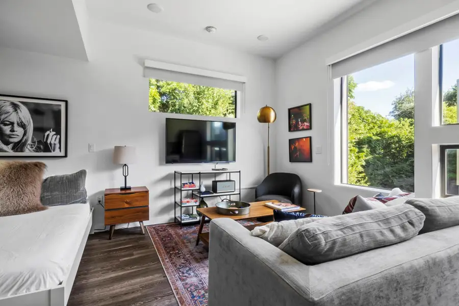 49 Navasota St #220, Austin, TX 78702 - #3