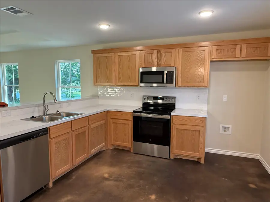 1710 E Avenue J Ave, Lampasas, TX 76550 - #3
