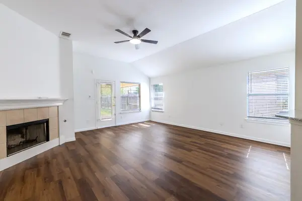 220 N Crossing Trl, Round Rock, TX 78665
