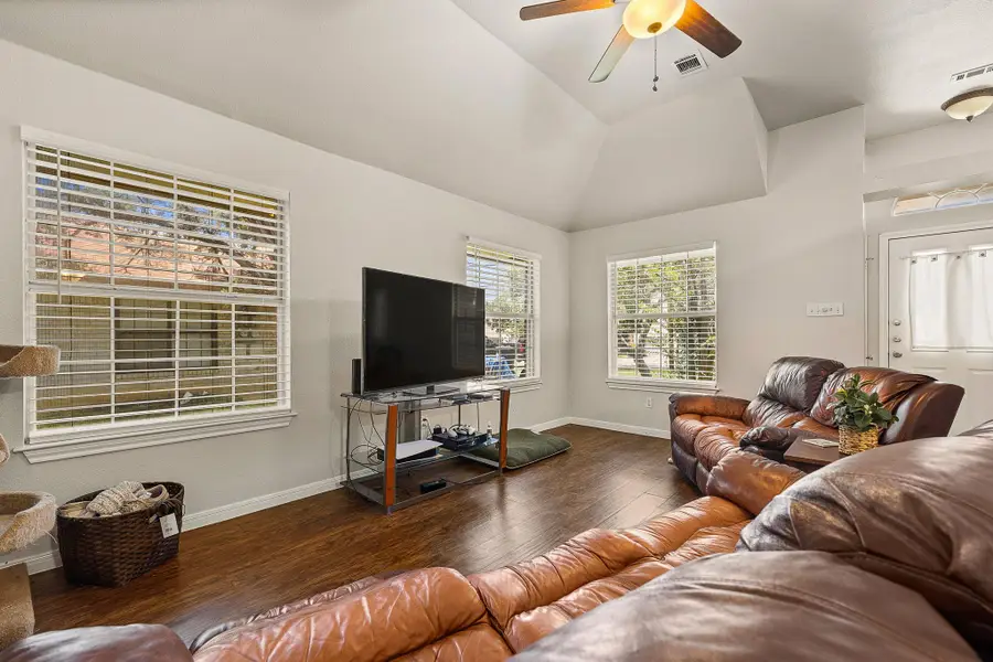 2910 Whisper Oaks Ln, Georgetown, TX 78628 - #3