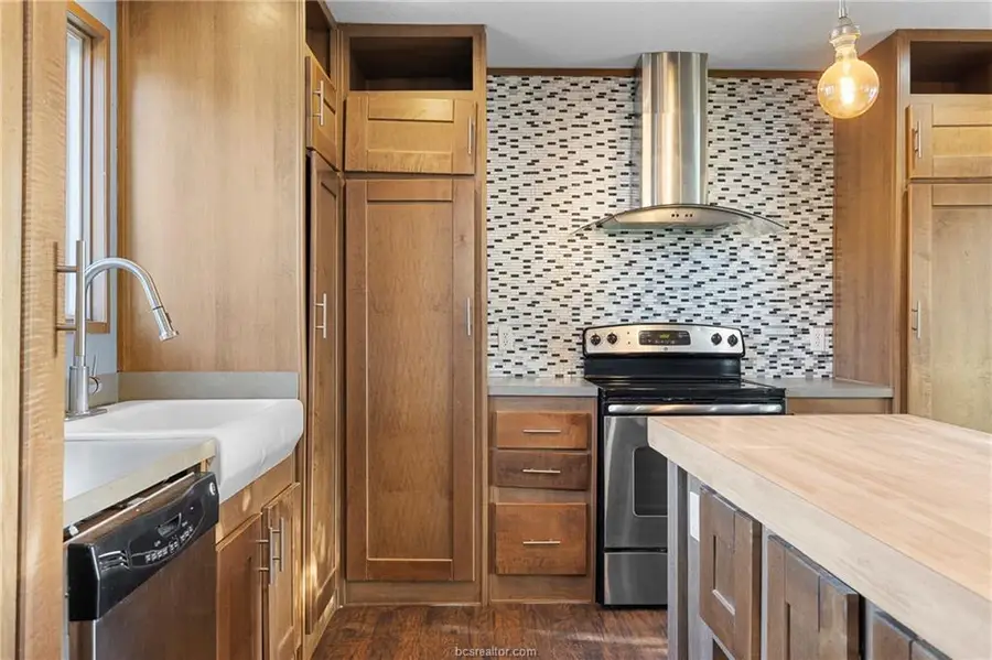 2361 Smetana Rd, Bryan, TX 77807 - Image #3