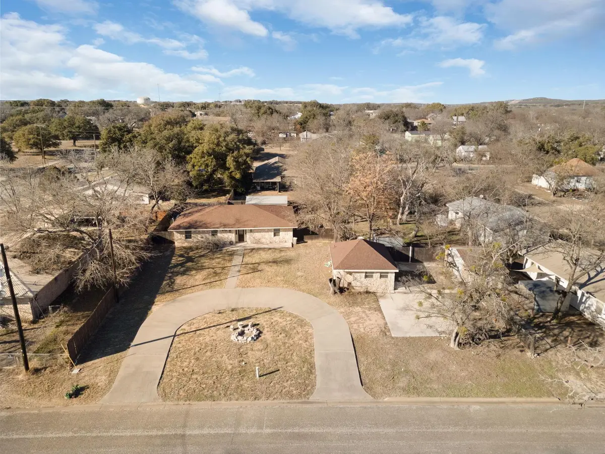 801 1/2 E Avenue C, Lampasas, TX 76550 - Image #1
