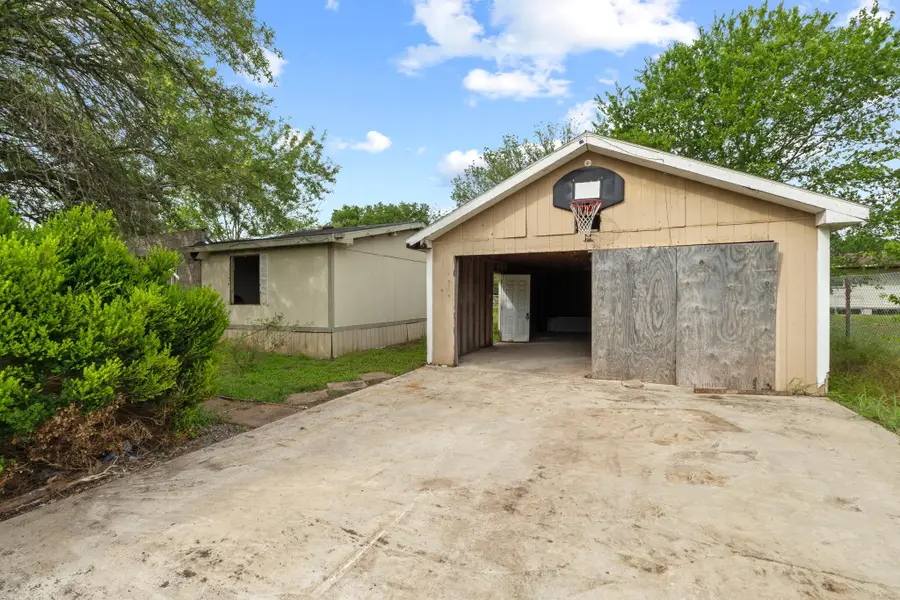 205 Skycrest Dr, Martindale, TX 78655 - #3