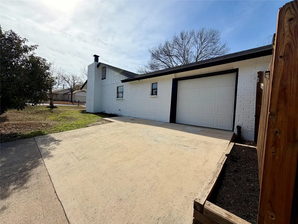 1504 Parkview Ln, San Marcos, TX 78666 - #1