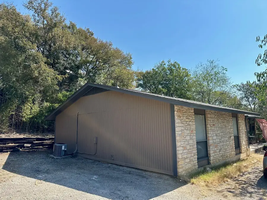 1103 Hillyer St #A/B, San Marcos, TX 78666 - #2