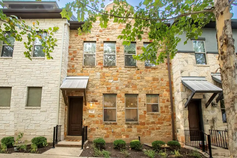 221 Adams St, Georgetown, TX 78628 - #3