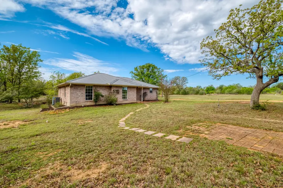 185 E Broken Tree Ln, Smithville, TX 78957 - #3