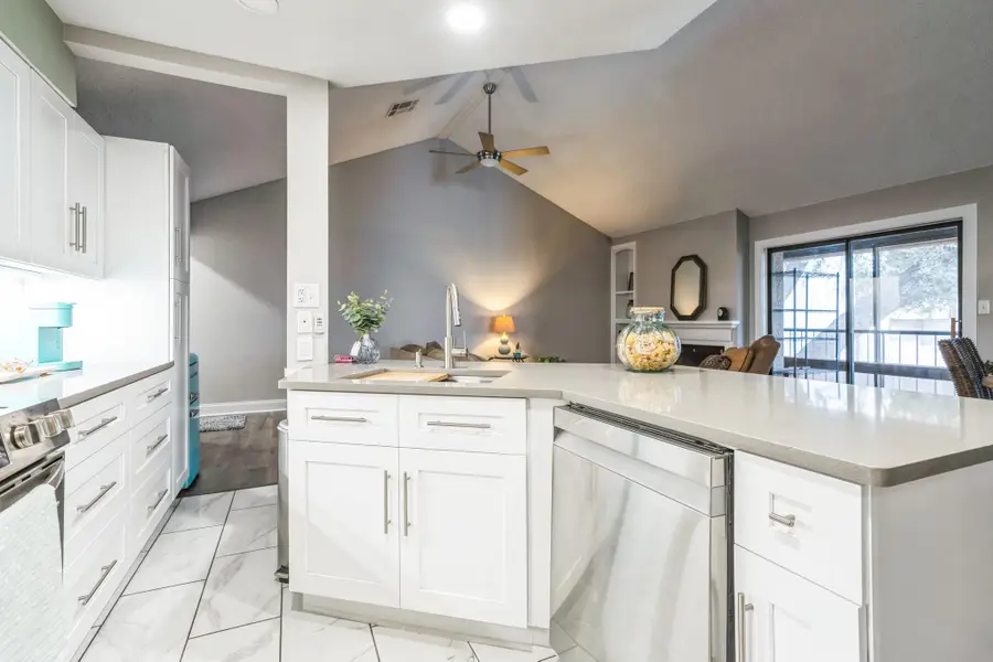 1202 Thorpe Ln #406D, San Marcos, TX 78666 - #2