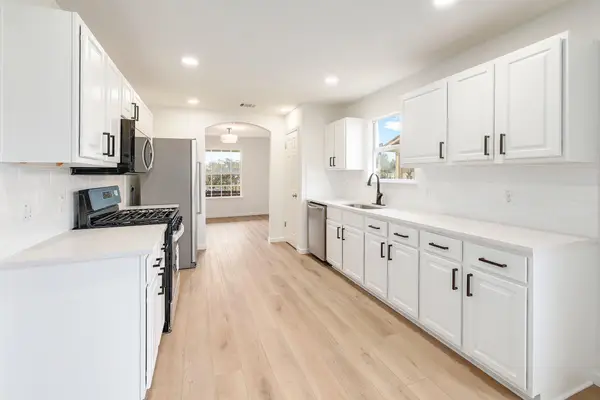 105 Ryan Cv, Hutto, TX 78634