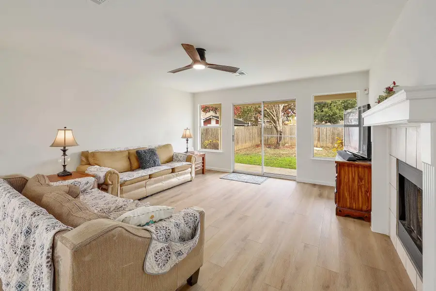 105 Ryan Cv, Hutto, TX 78634 - Image #3