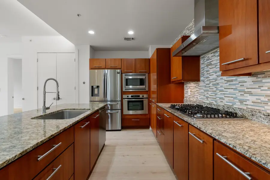 210 Lee Barton Dr #517, Austin, TX 78704 - Image #3