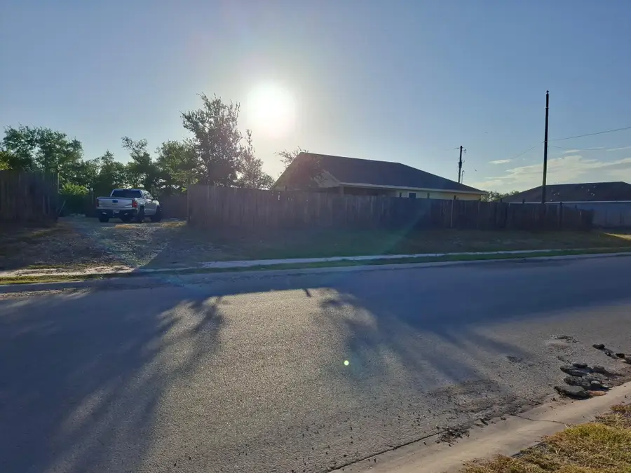 102 Sunflower Rd, Dale, TX 78616 - #3