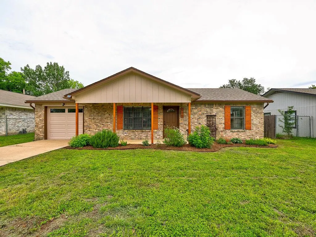 506 West St, Hutto, TX 78634 - #1
