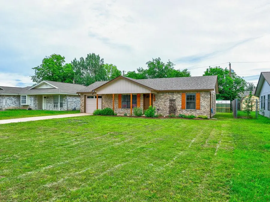 506 West St, Hutto, TX 78634 - #3